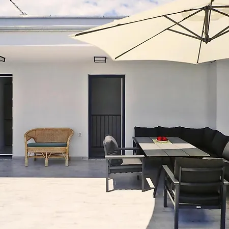 In With Pool Holiday home Maslenica