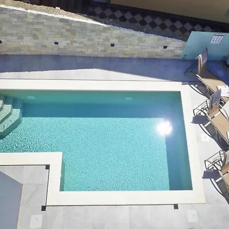 Holiday home In With Pool Maslenica