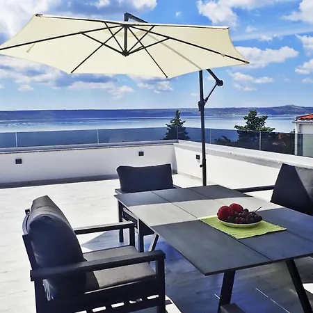 Holiday home In With Pool Maslenica