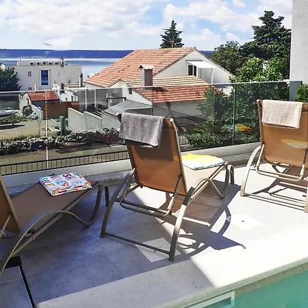 Holiday home In With Pool Maslenica