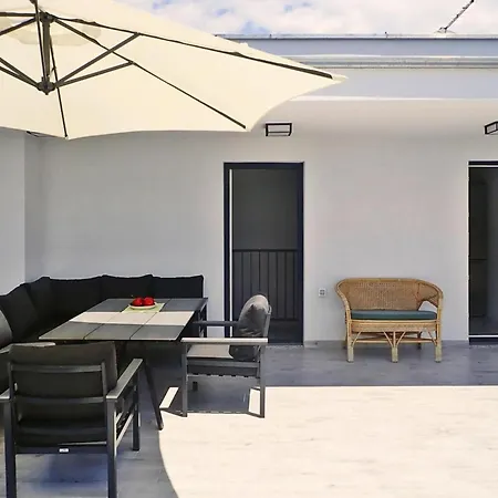 In With Pool ماسلينتسا