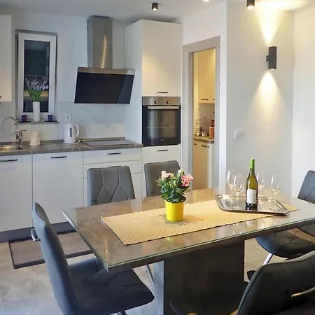 بيت للعطل In With Pool *