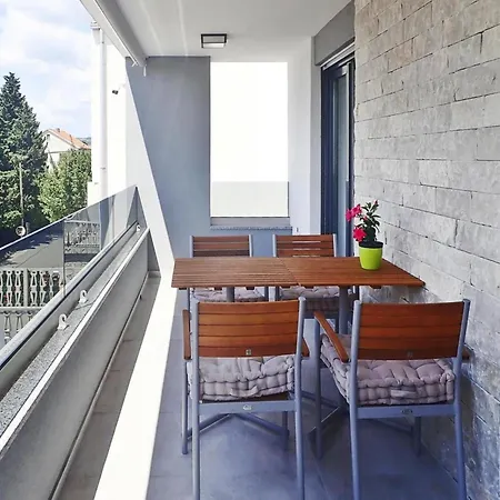 In With Pool * Maslenica