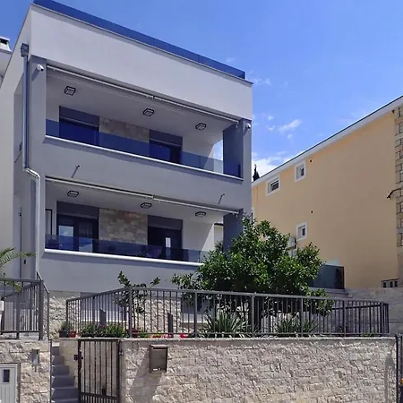 In With Pool Maslenica