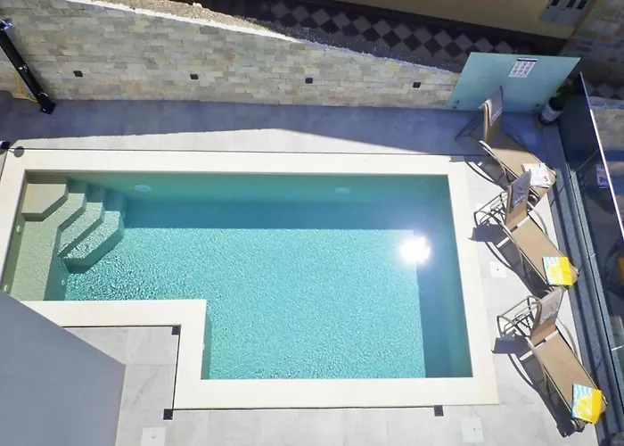 In With Pool Дом отдыха *