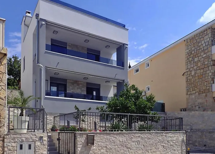In With Pool Maslenica